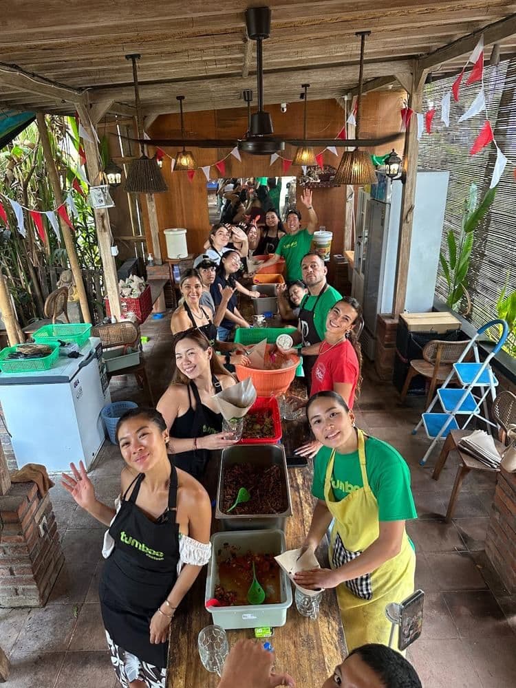 Volunteers cooking 400 meals in the Tumboo kitchen