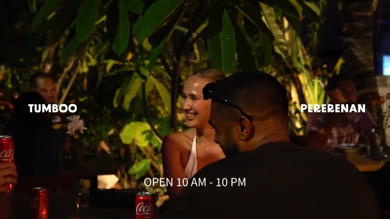 Guests at Tumboo Garden Pererenan at night
